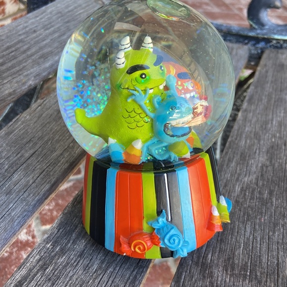 Candy Monster music snowglobe - Picture 1 of 5